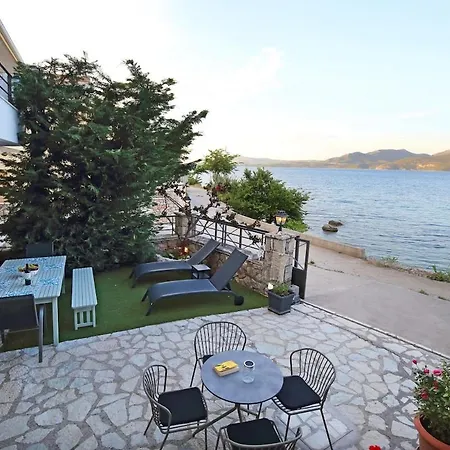 Salt And Sun بيت للعطل نِكيانا