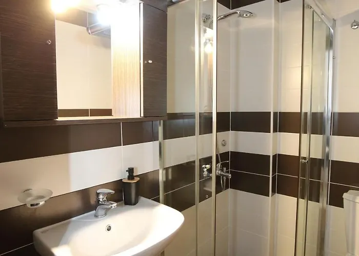 Salt And Sun نِكيانا